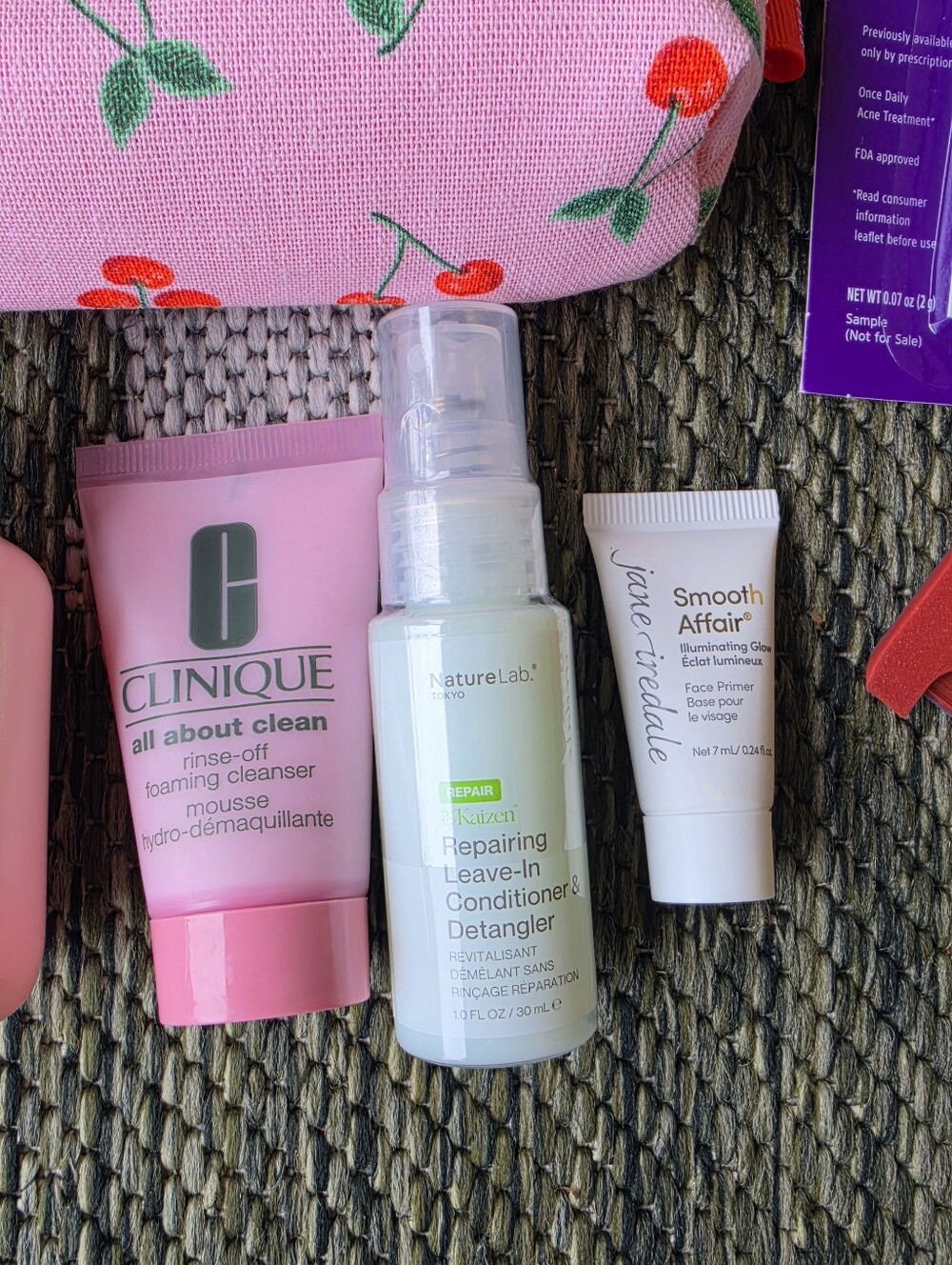 Makeup Bag & Sample Bundle - Picture 2 of 7